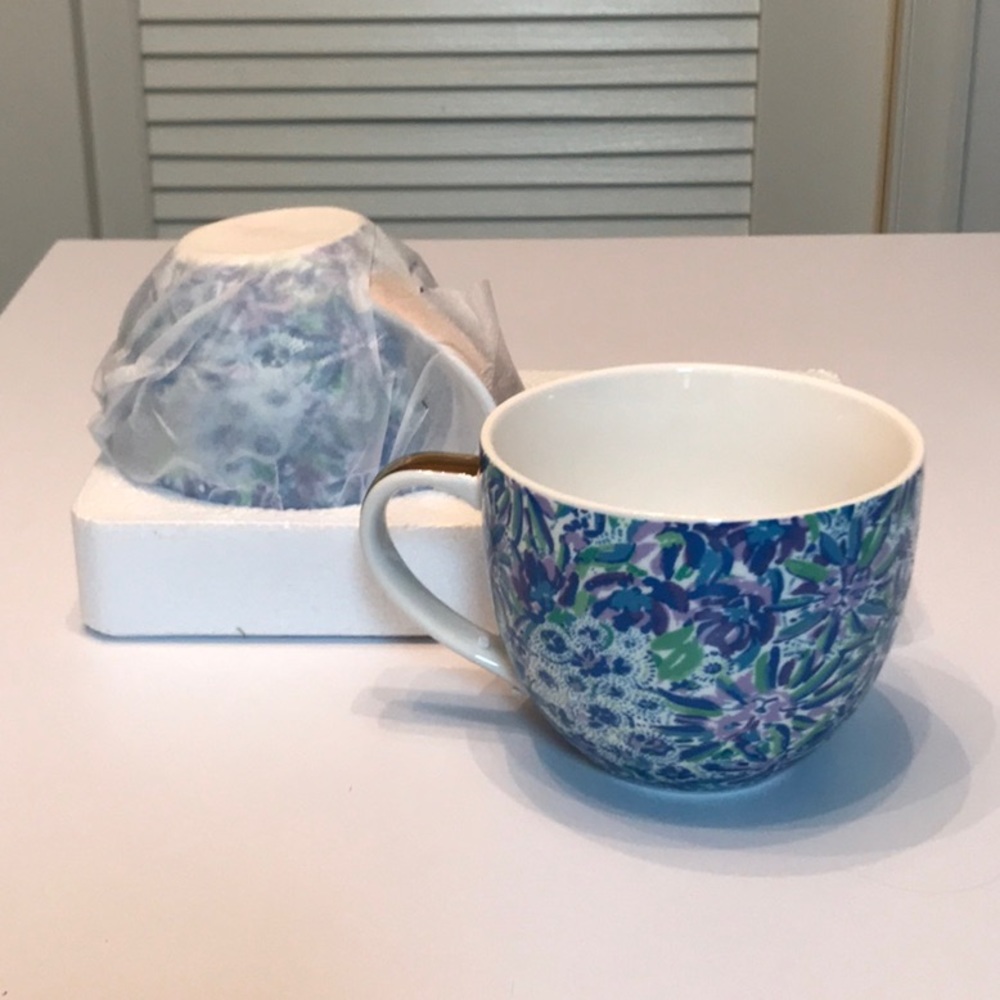 NWOT Lilly Pulitzer pair of coffee mugs - blue flowers - in box